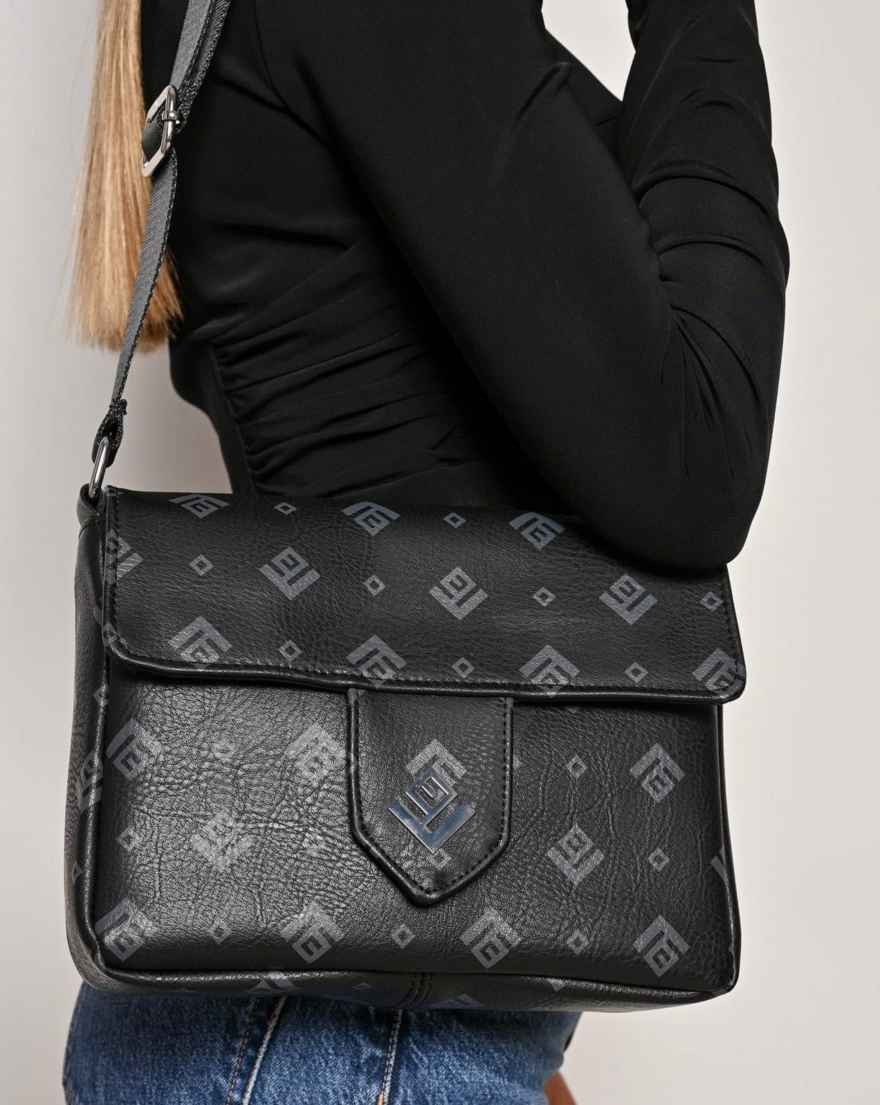 Irma Small Shoulder Bag Black