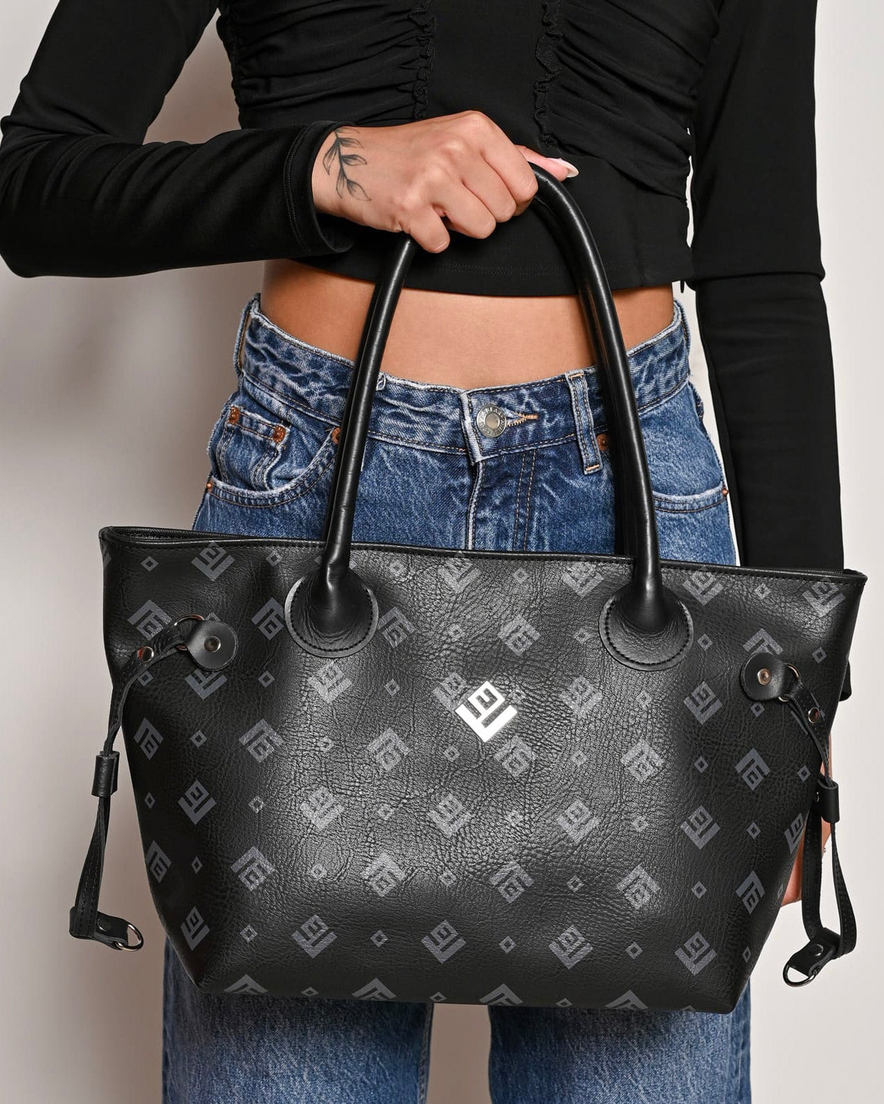 Annette Classic Signature Bag