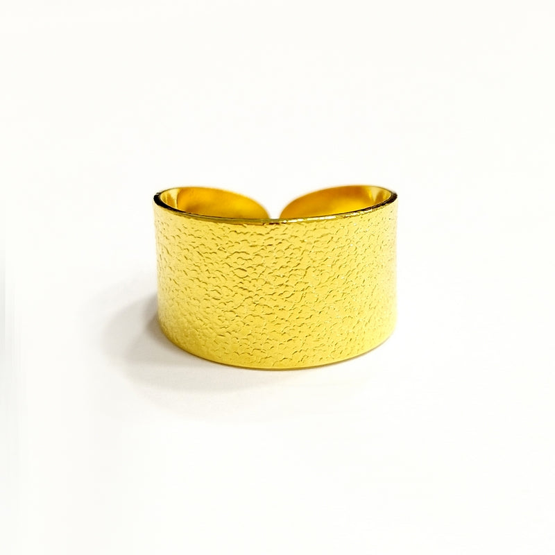 Χειροποίητο επιχρυσωμένο δαχτυλίδι Just Metal Dots της Catherine Bijoux. Ανακαλύψτε το στο Roots Stories! Δωρεάν μεταφορικά άνω των 80€.