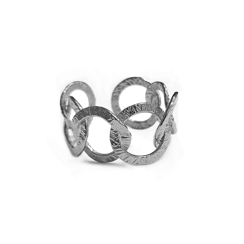 Χειροποίητο επάργυρο δαχτυλίδι Connecting Chain Small της Catherine Bijoux. Ανακαλύψτε το στο Roots Stories! Δωρεάν μεταφορικά άνω των 80€.