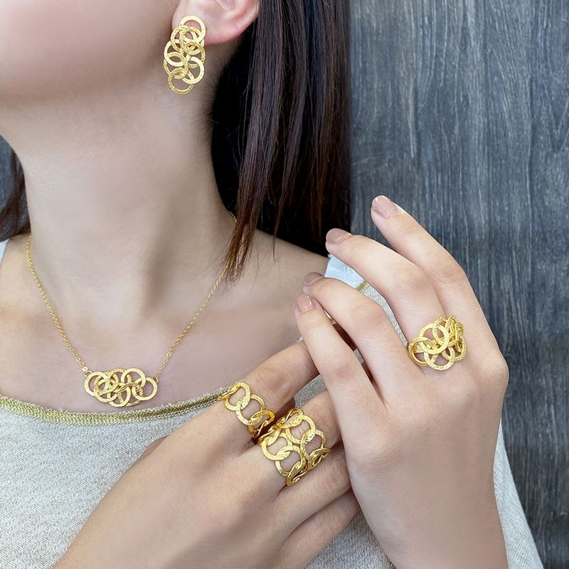 Χειροποίητο επιχρυσωμένο κολιέ Connecting Chain Small της Catherine Bijoux. Ανακαλύψτε το στο Roots Stories! Δωρεάν μεταφορικά άνω των 80€.
