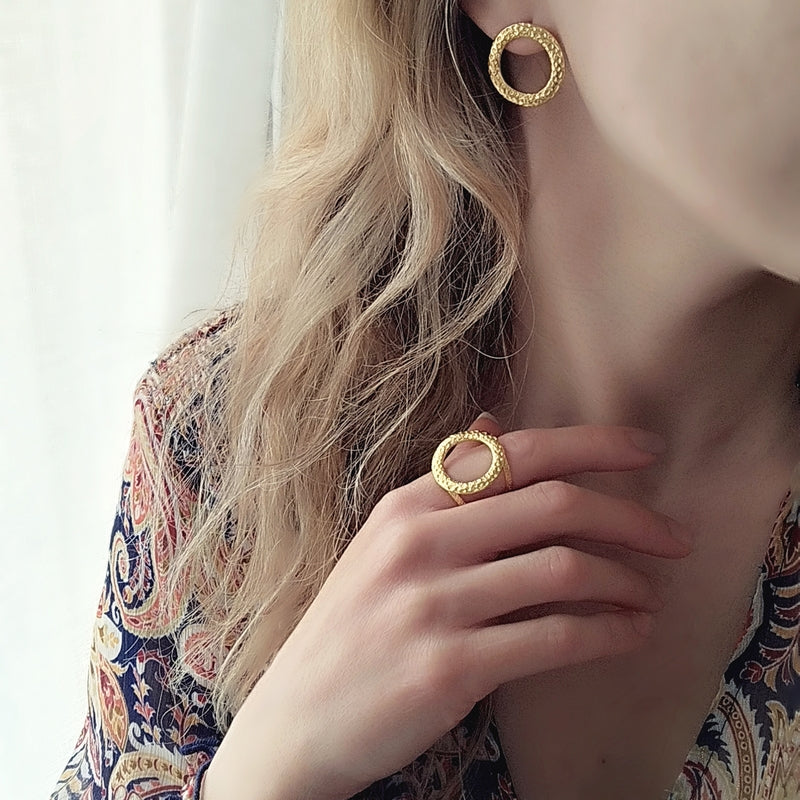 Circular constellation earrings Gold