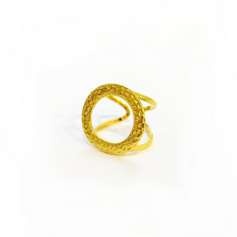 Χειροποίητο επιχρυσωμένο δαχτυλίδι Circular Constellation της Catherine Bijoux. Ανακαλύψτε το στο Roots Stories! Δωρεάν μεταφορικά άνω των 80€.