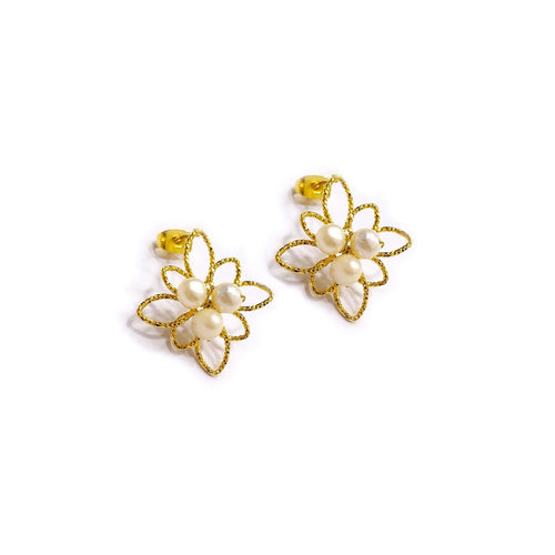 A cloud of pearls small earrings gold