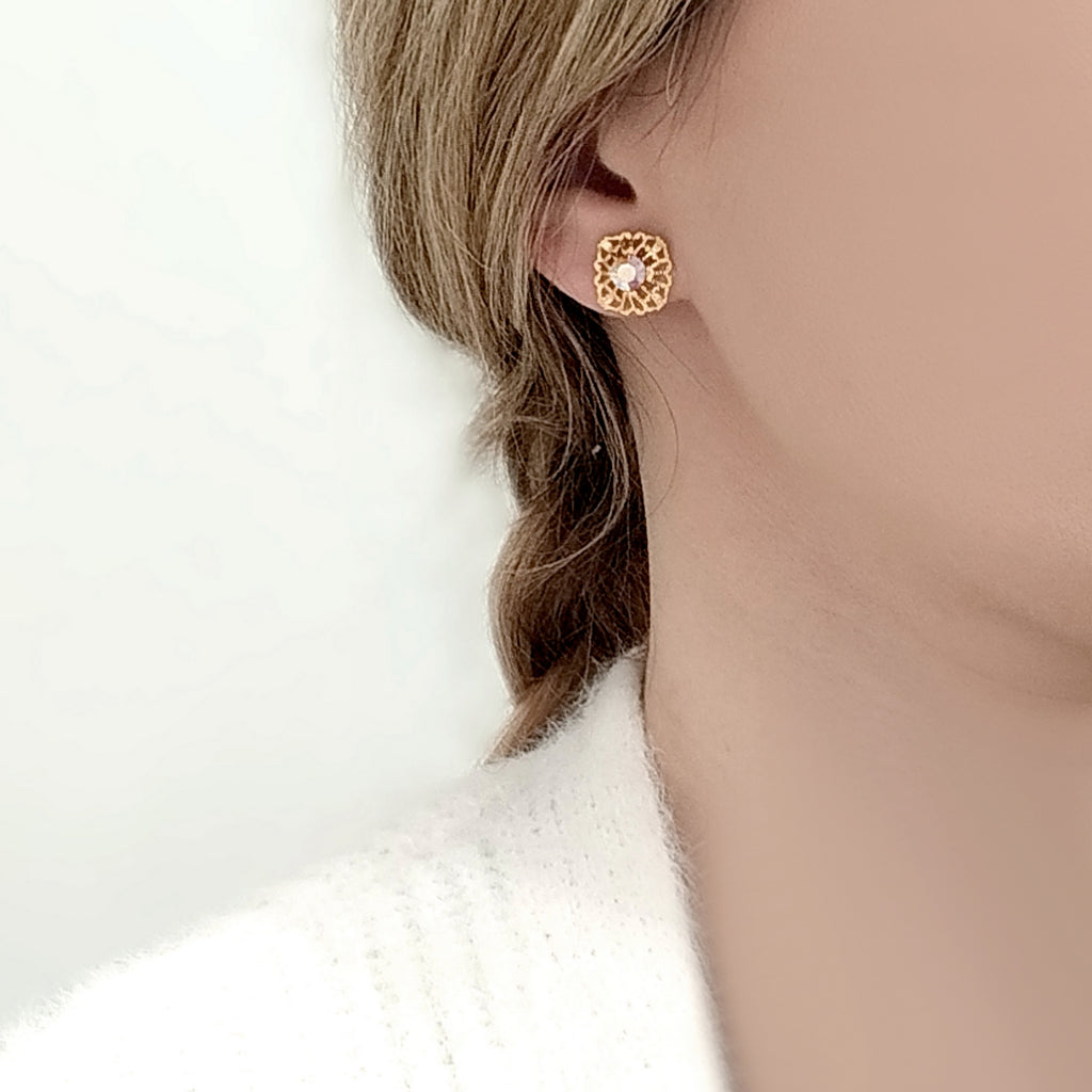 Small crystal metal lace earrings White