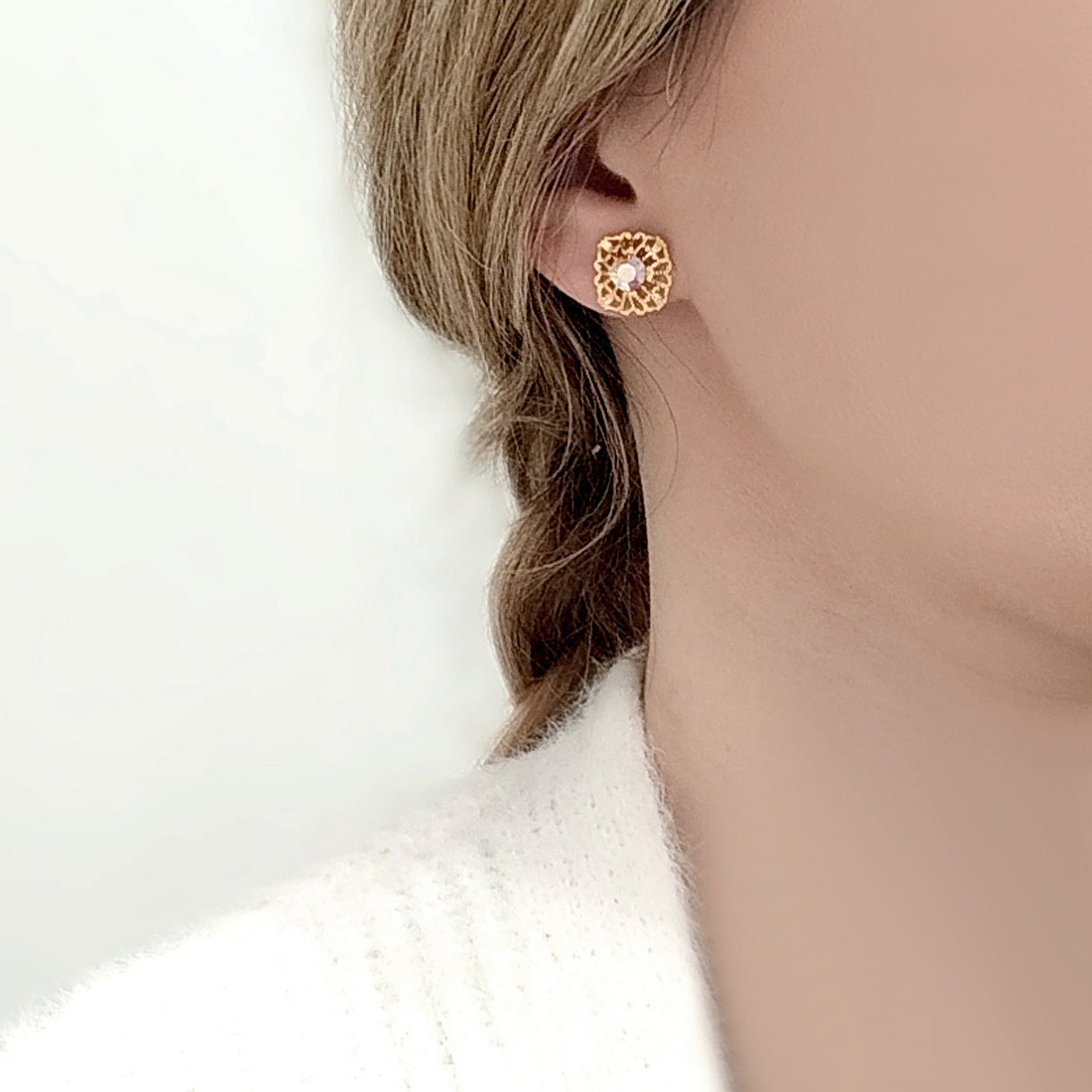 Small crystal metal lace earrings White