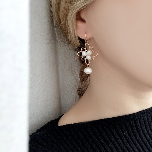 A cloud of pearls earrings rose gold