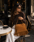 Μικρή & πρακτική χειροποίητη τσάνταSimona Suede Taba Crossbody Bag. Στιλάτη, άνετη & ανθεκτική, ιδανική για κάθε μέρα. Αποκτήστε τη στο Roots Stories!