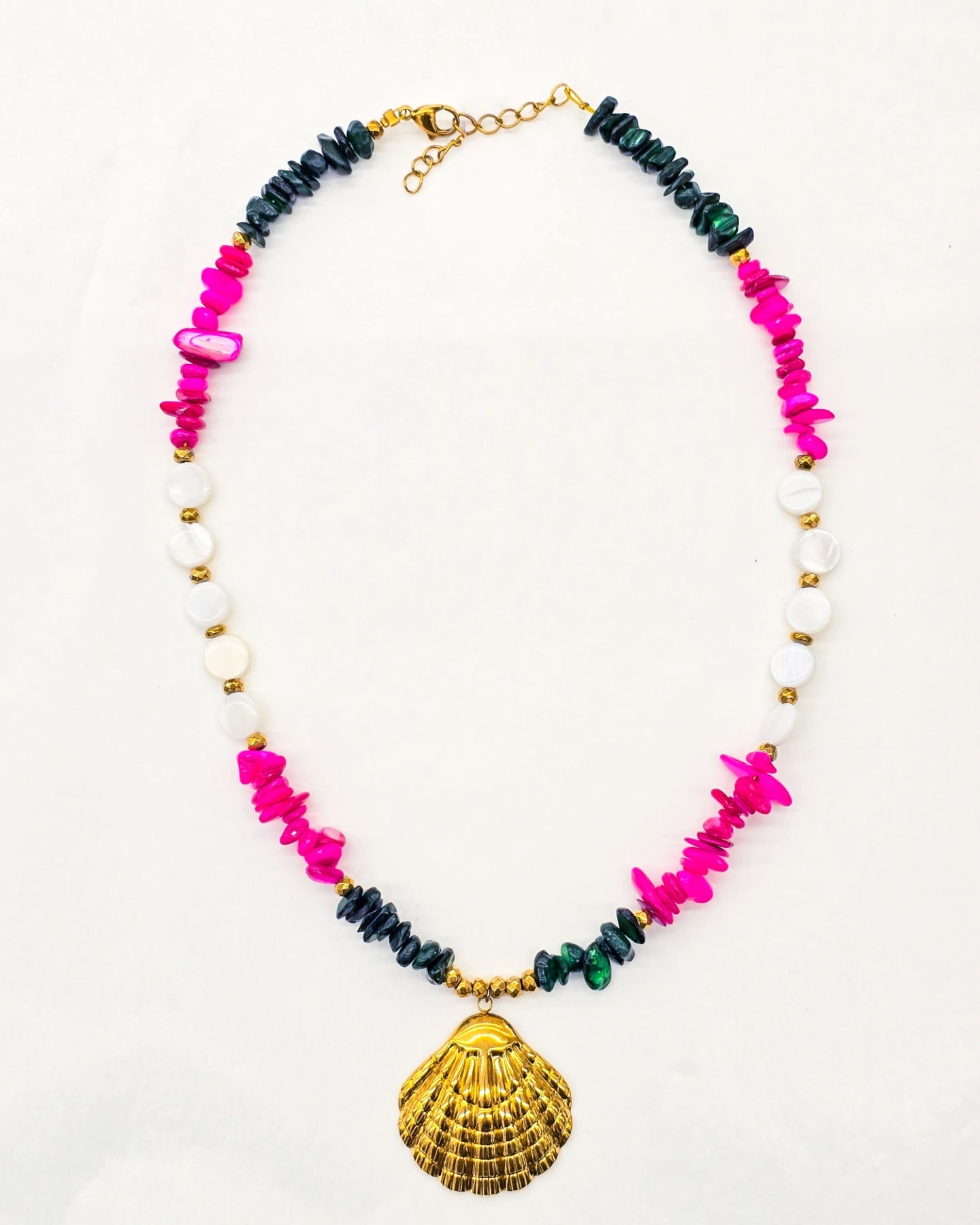 Χειροποίητο Multicolor Κολιέ με Φούξια & Πράσινες Πέτρες & Κοχύλι